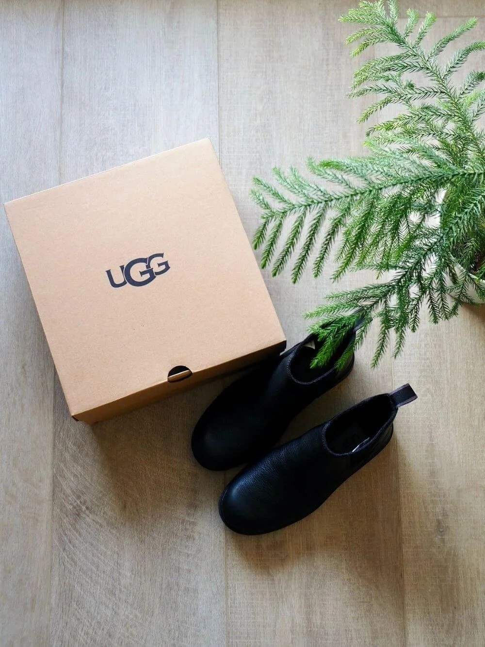 UGG 美品　アシュトン チェルシー　ブーツ　24 黒 UGG 美品 アシュトン チェルシー ブーツ 24 黒 超熱 防水○UGG